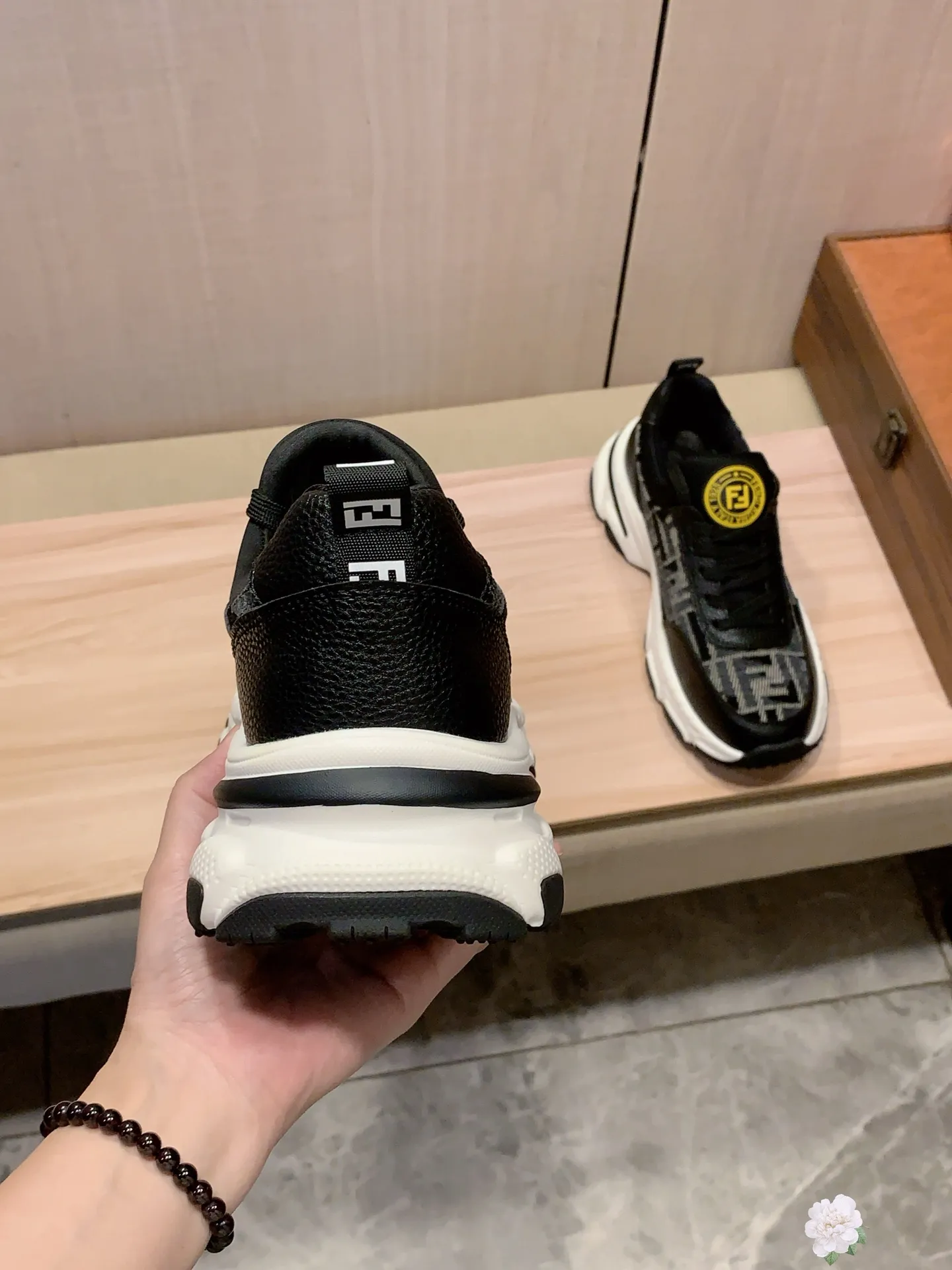 Men's men's shoes💰460💰💰🎩🎩[Lightning][Lightning] "FENDI*" The latest and most popular casual shoes, top brand [Seduce] luxury~purchase, top~quality. [Strong] The upper is made of imported breathable cowhide with material ➕ breathable sheepskin feet (•) and fine workmanship. The original stylish and stylish soft rubber wear-resistant and non-slip outsole is light and comfortable on the feet. The real thing looks better when photographed in person. 111: code: 38-44, 3️⃣ colors selected